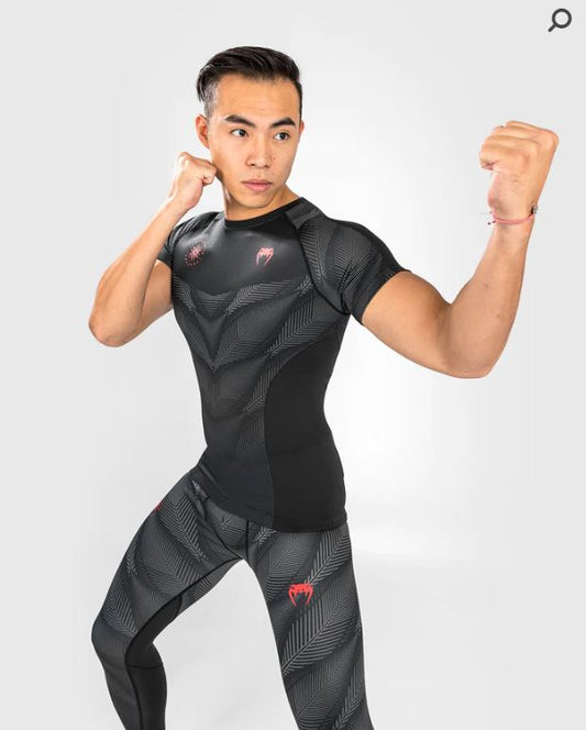 Rashguard Manga Corta Venum Phantom (Negro / Rojo) (Disponible en Costa Rica y por Encargo)