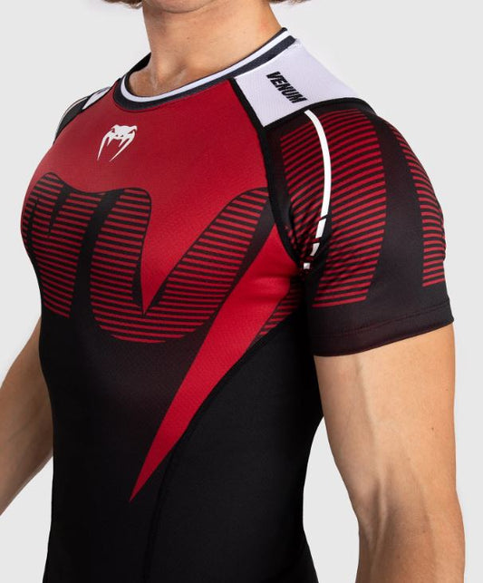 Rashguard Manga Corta Venum Adrenaline (Negro / Rojo) (Disponible en Costa Rica y por Encargo)